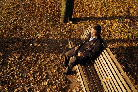 मानिसहरूको देहको जीवन एकै क्षणमा, केही दशकमा समाप्त हुन्छ। पछाडि फर्केर हेर्दै, तिनीहरू आफ्नो जीवनलाई सम्झन्छन्: स्कूल गएको, काम गरेको, बिहे गरेको, छोराछोरी जन्माएको, मृत्यु पर्खेको, तिनीहरूको सम्पूर्ण जीवन परिवार, पैसा, हैसियत, सम्पत्ति र इज्जतको लागि व्यस्त बनेर यताउता दौडधूप गर्नुमा बितेको हुन्छ, मानव अस्तित्वको वास्तविक दिशा र उद्देश्यबाट पूर्ण रूपमा वञ्चित रहेको हुन्छ, र जीवित रहनुमा कुनै महत्त्व वा अर्थ पाउन सकेको हुँदैन। त्यसैले मानिसहरू एक पुस्तादेखि अर्को पुस्तासम्‍म यस्तो पीडादायक र खोक्रो तरिकाले जिउँछन्। किन मानिसहरूको जीवन यति पीडादायी र खोक्रो छ? र मानव अस्तित्वको पीडा र खोक्रोपनको समाधान कसरी गर्न सकिन्छ?